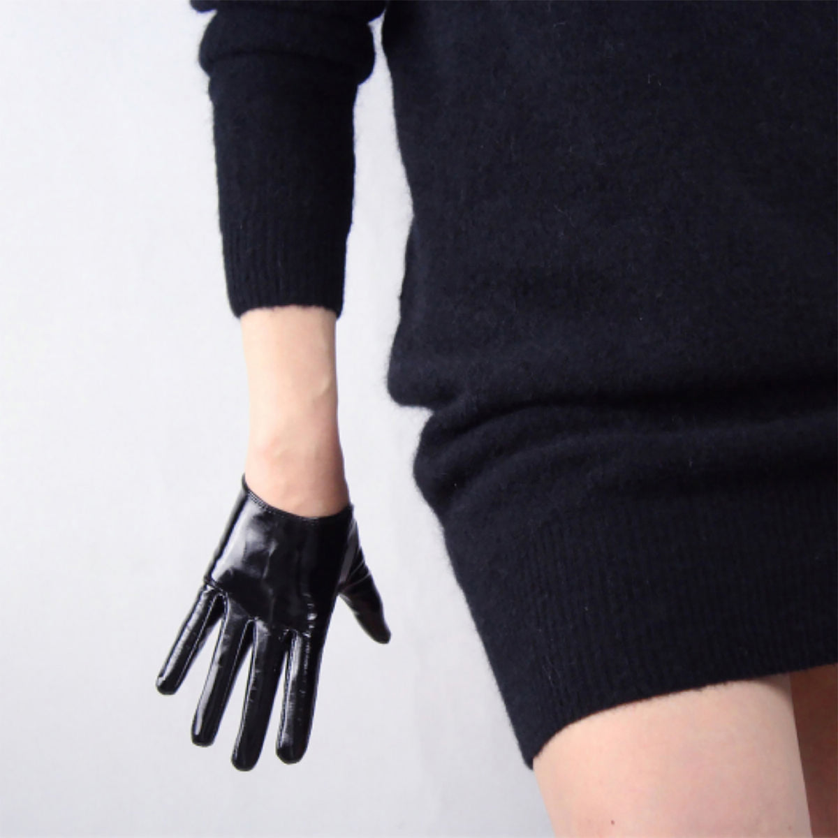 Women's Black Patent Leather Slim Fit Full Finger Party Gloves