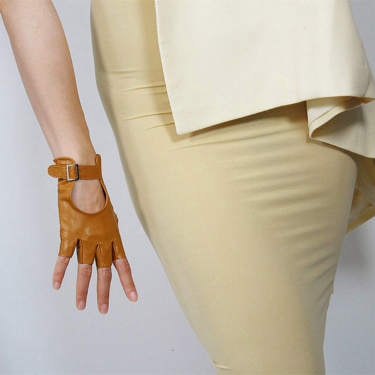 Women's Genuine Leather 5.5 Inch Slim Fit Half Finger Driving Gloves
